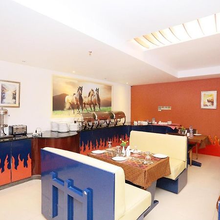 Capital O 45944 Club 7 Hotell Tiruvalla Exteriör bild