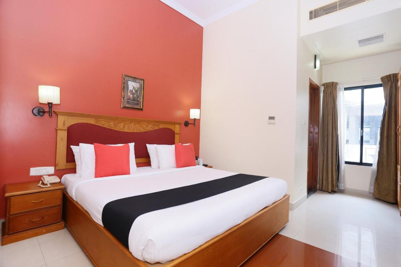 Capital O 45944 Club 7 Hotell Tiruvalla Exteriör bild