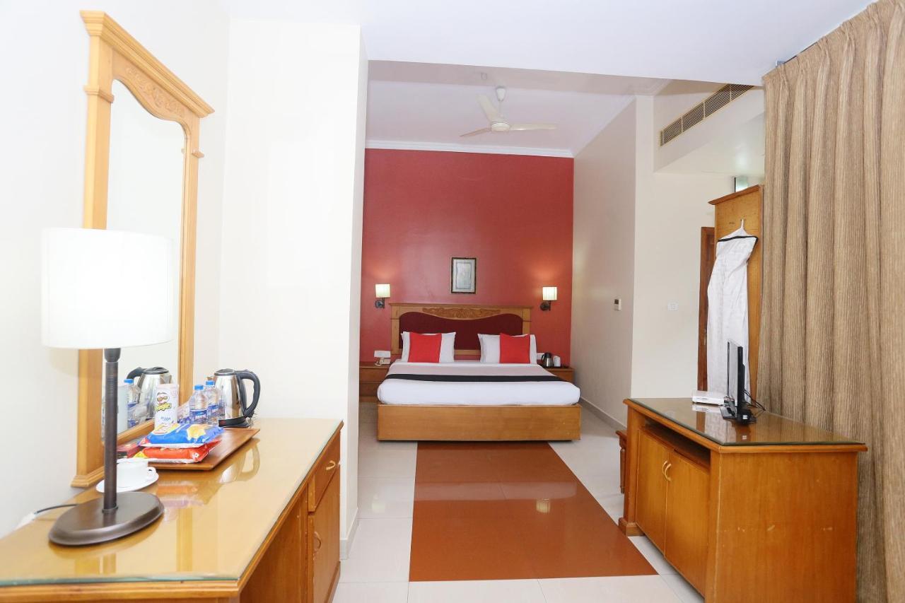 Capital O 45944 Club 7 Hotell Tiruvalla Exteriör bild