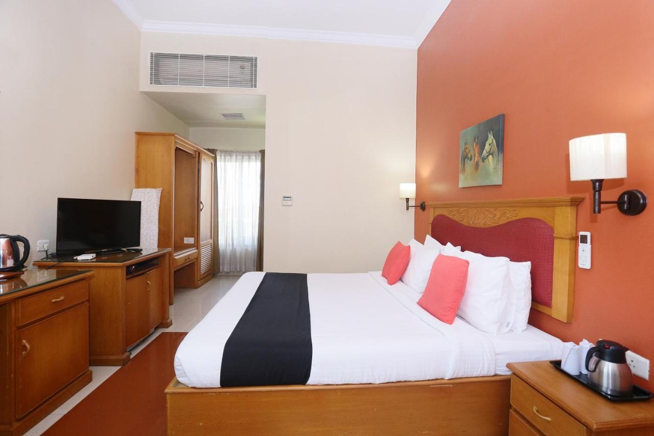 Capital O 45944 Club 7 Hotell Tiruvalla Exteriör bild
