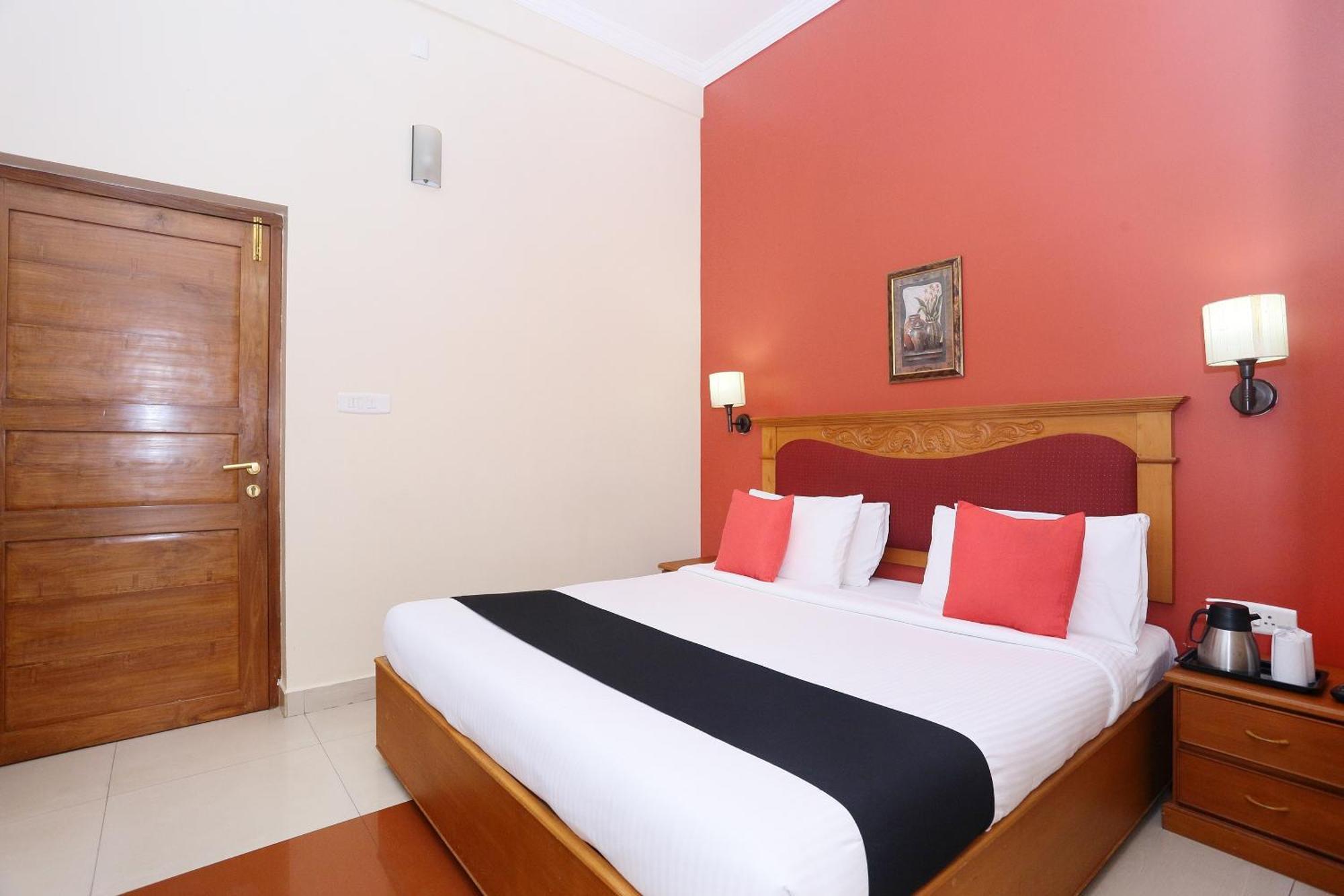 Capital O 45944 Club 7 Hotell Tiruvalla Exteriör bild