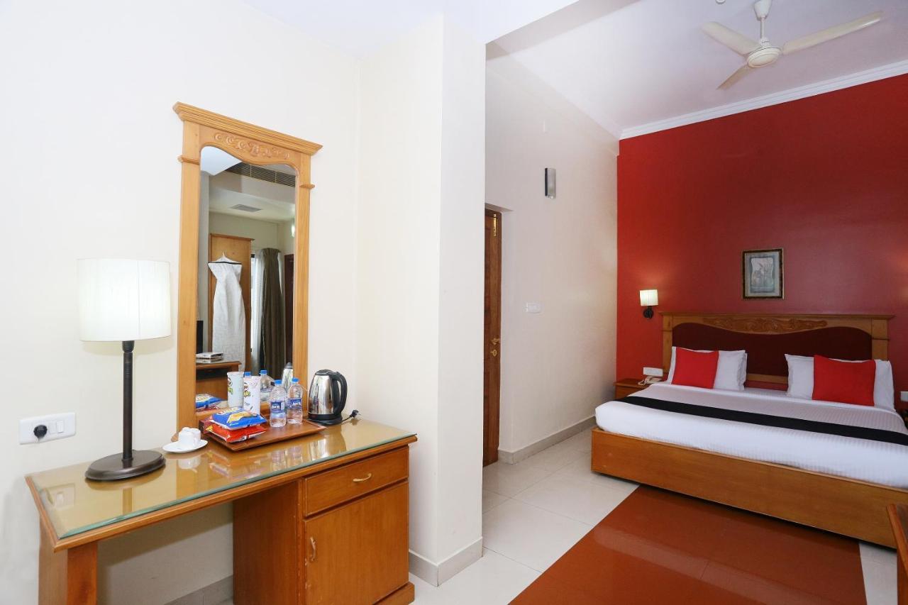 Capital O 45944 Club 7 Hotell Tiruvalla Exteriör bild