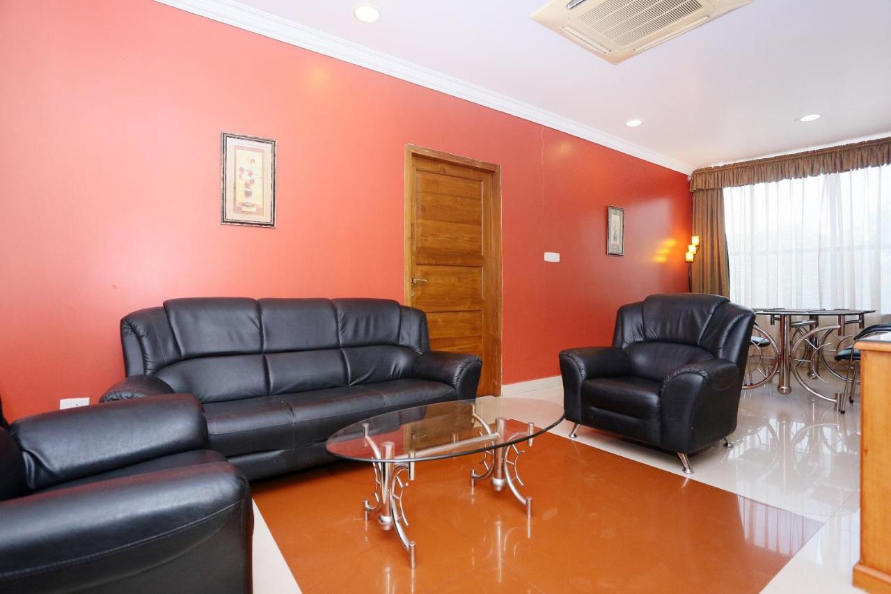 Capital O 45944 Club 7 Hotell Tiruvalla Exteriör bild