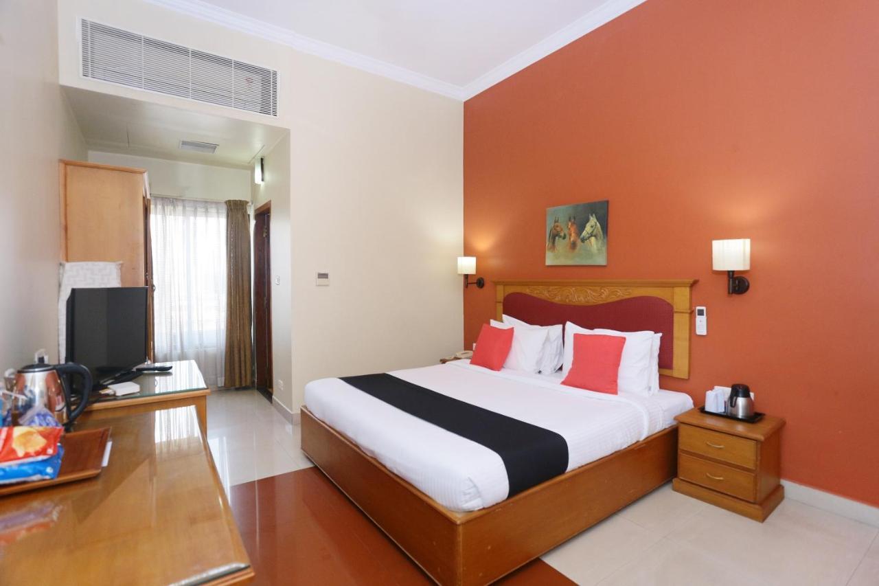 Capital O 45944 Club 7 Hotell Tiruvalla Exteriör bild