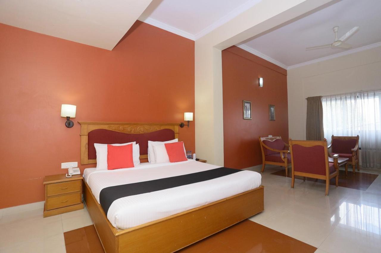 Capital O 45944 Club 7 Hotell Tiruvalla Exteriör bild