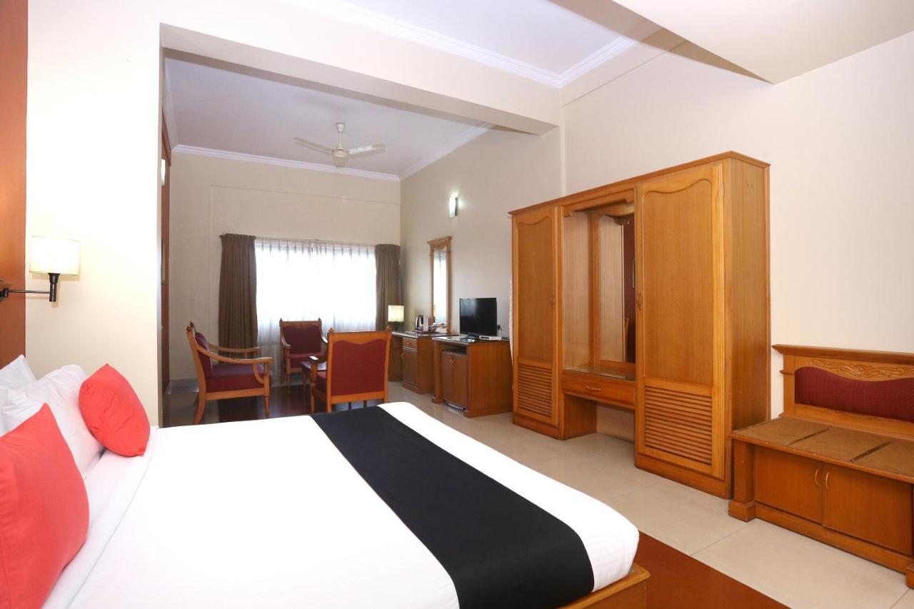 Capital O 45944 Club 7 Hotell Tiruvalla Exteriör bild