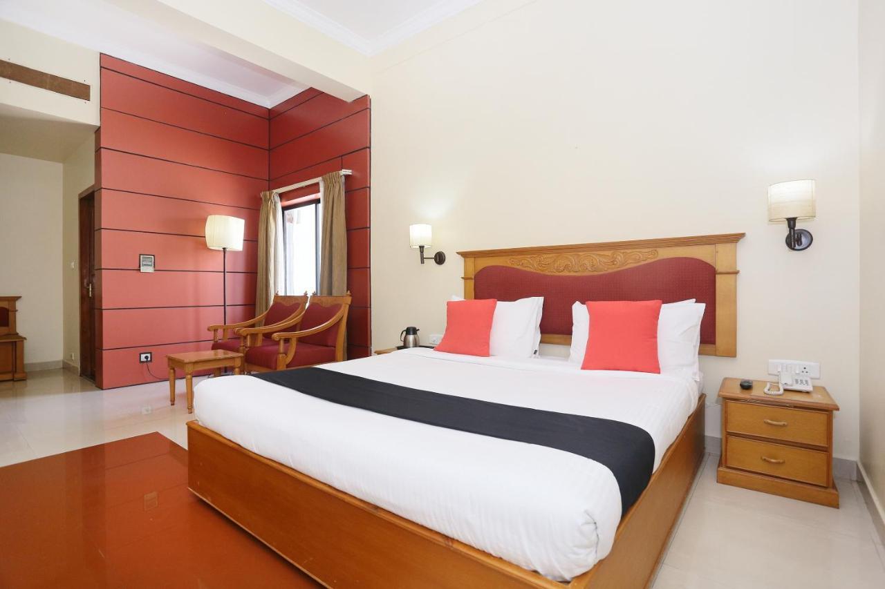 Capital O 45944 Club 7 Hotell Tiruvalla Exteriör bild