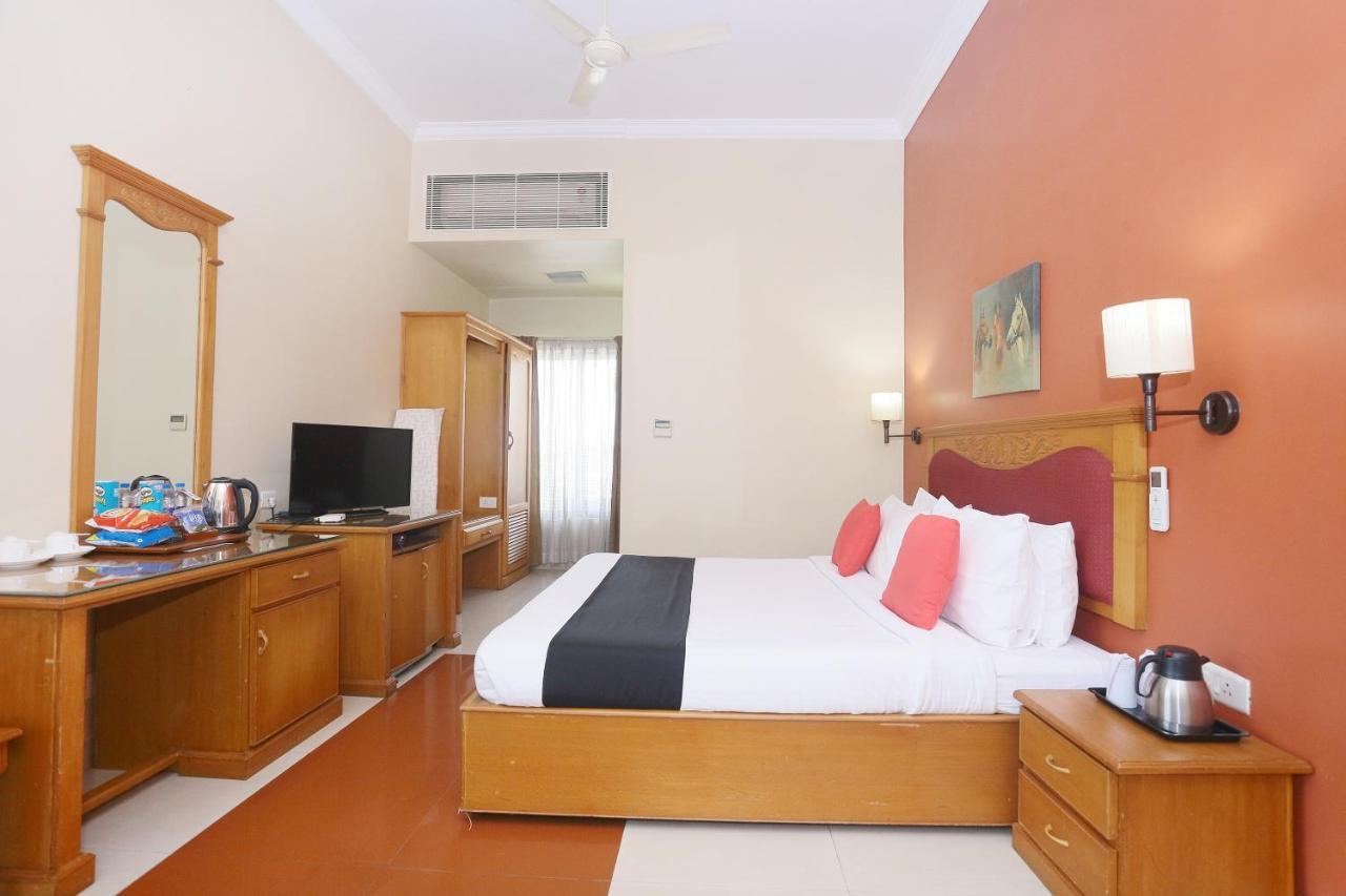 Capital O 45944 Club 7 Hotell Tiruvalla Exteriör bild