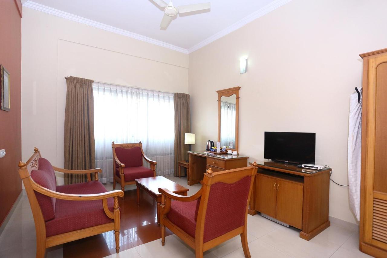 Capital O 45944 Club 7 Hotell Tiruvalla Exteriör bild
