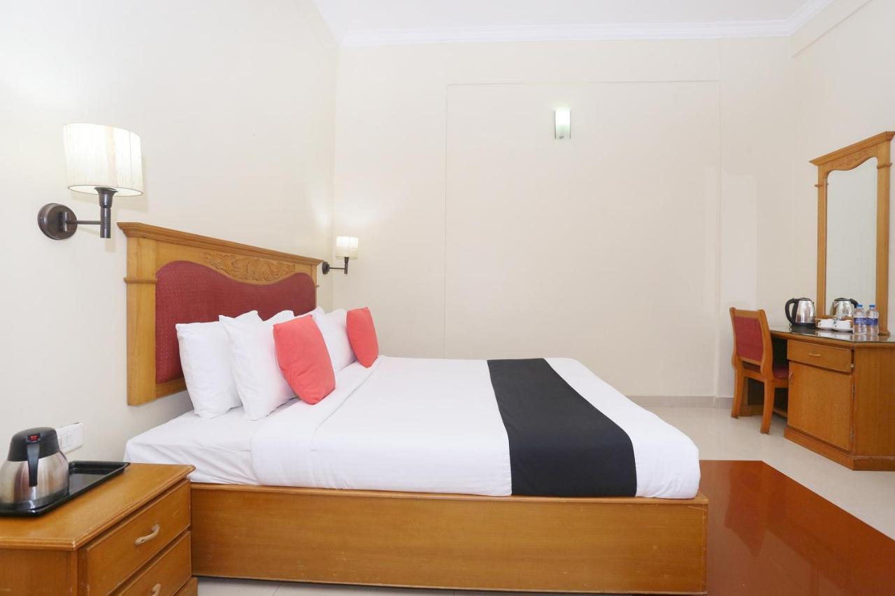Capital O 45944 Club 7 Hotell Tiruvalla Exteriör bild