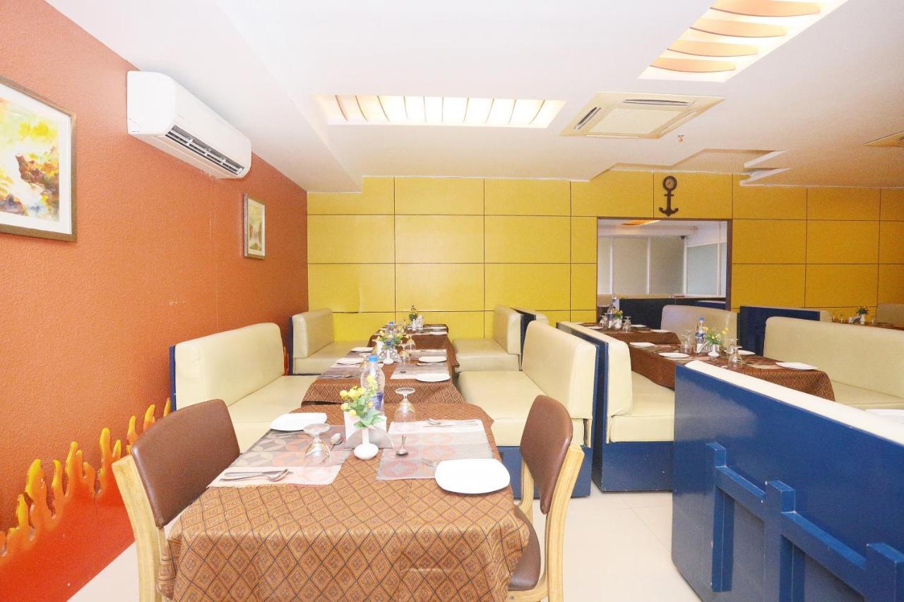 Capital O 45944 Club 7 Hotell Tiruvalla Exteriör bild