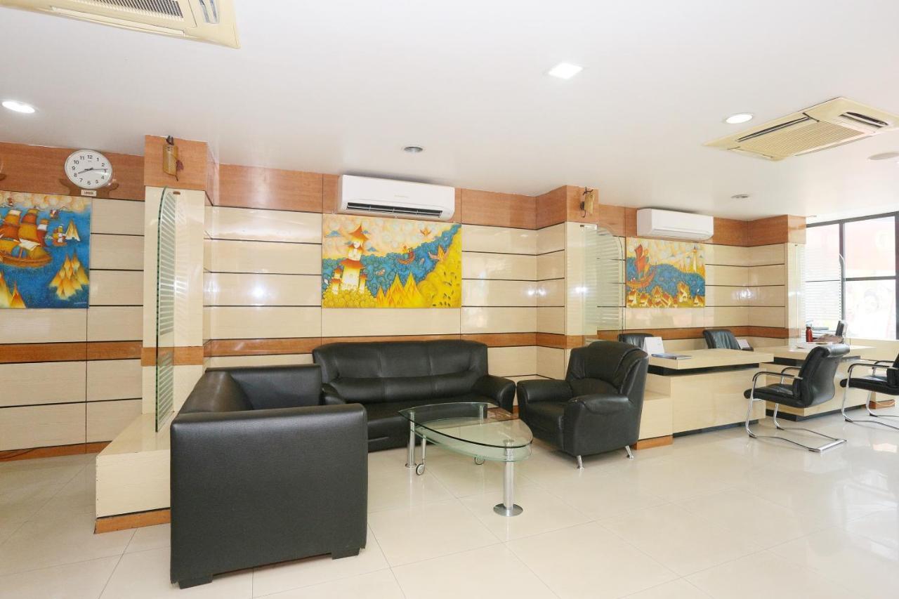Capital O 45944 Club 7 Hotell Tiruvalla Exteriör bild