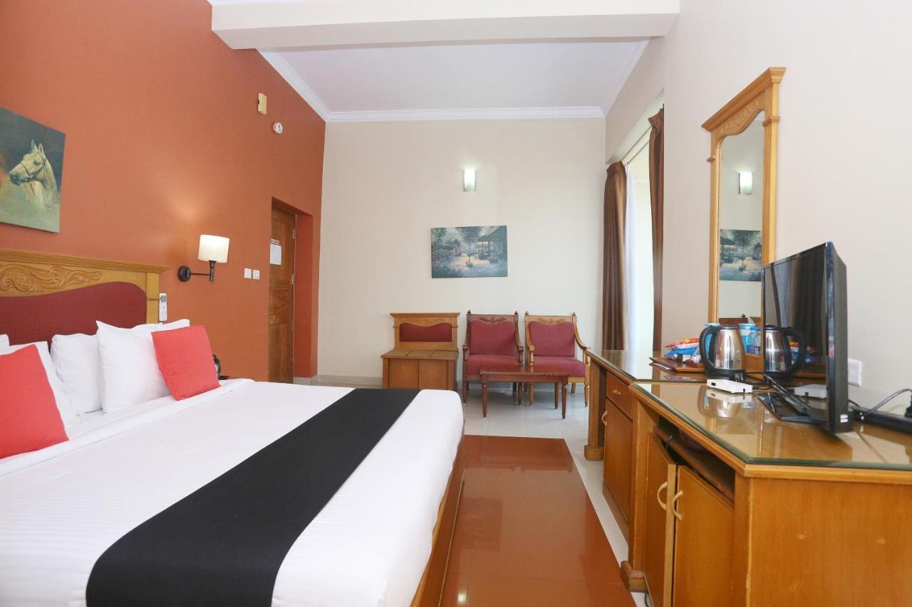 Capital O 45944 Club 7 Hotell Tiruvalla Exteriör bild