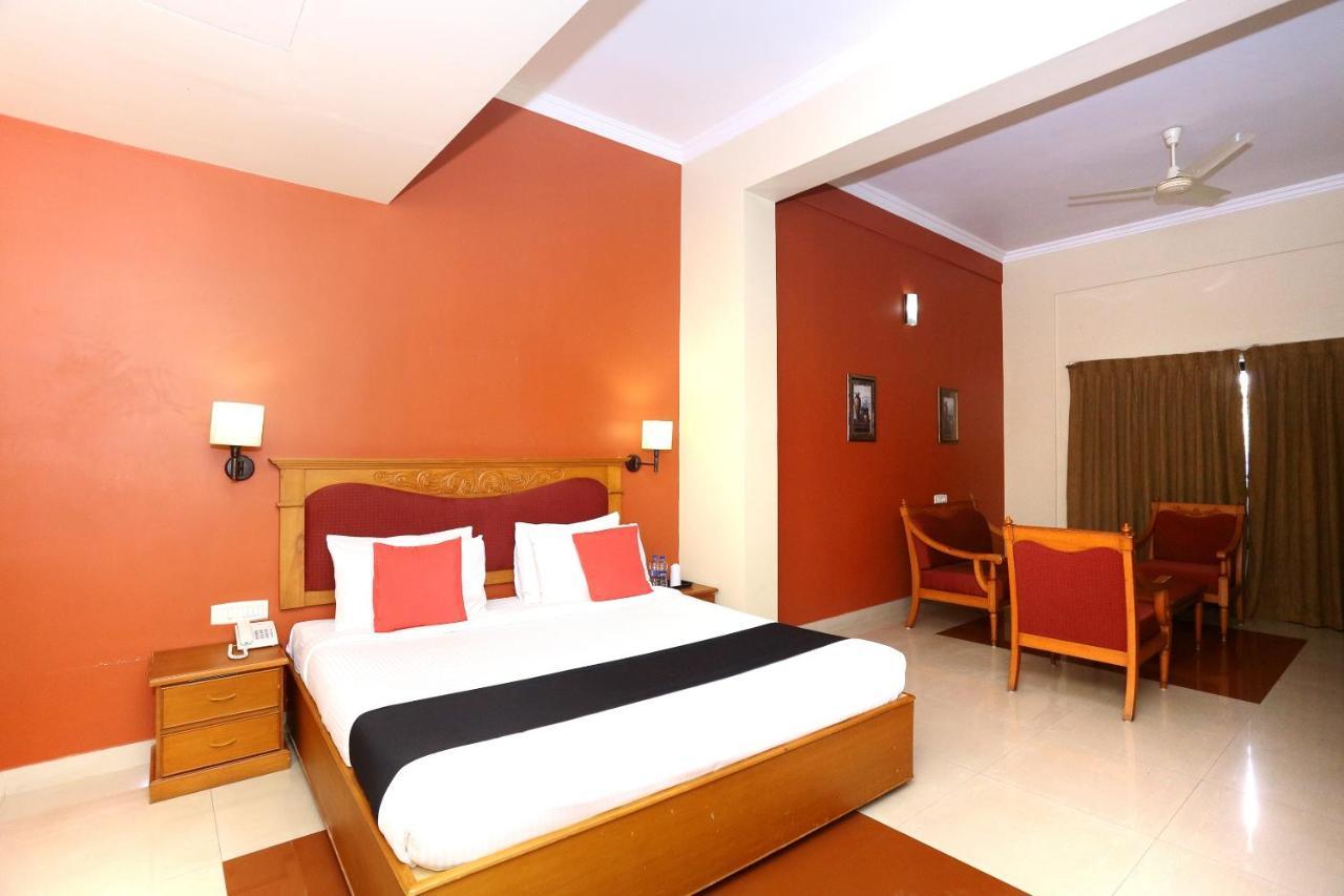 Capital O 45944 Club 7 Hotell Tiruvalla Exteriör bild