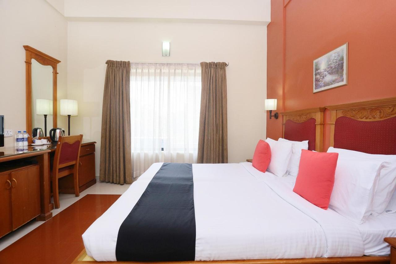 Capital O 45944 Club 7 Hotell Tiruvalla Exteriör bild
