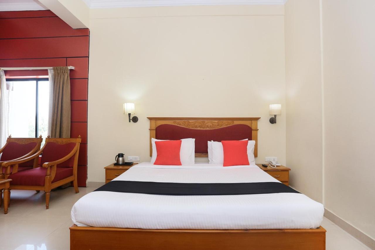 Capital O 45944 Club 7 Hotell Tiruvalla Exteriör bild