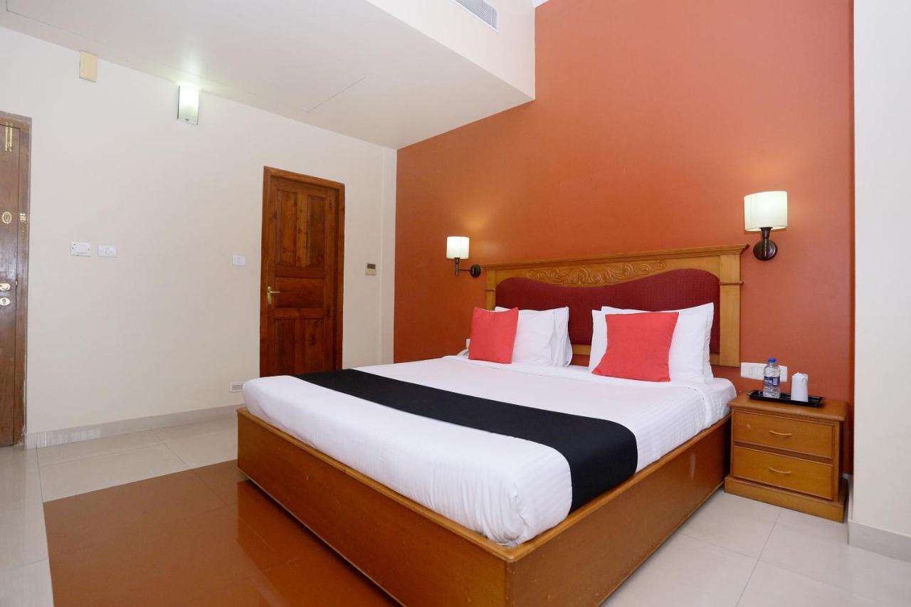 Capital O 45944 Club 7 Hotell Tiruvalla Exteriör bild