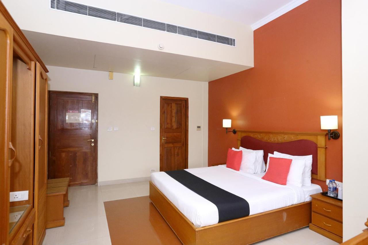 Capital O 45944 Club 7 Hotell Tiruvalla Exteriör bild